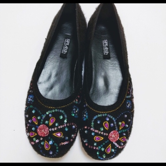 Flat Shoes with Textured Upper and Beaded Strap - Black